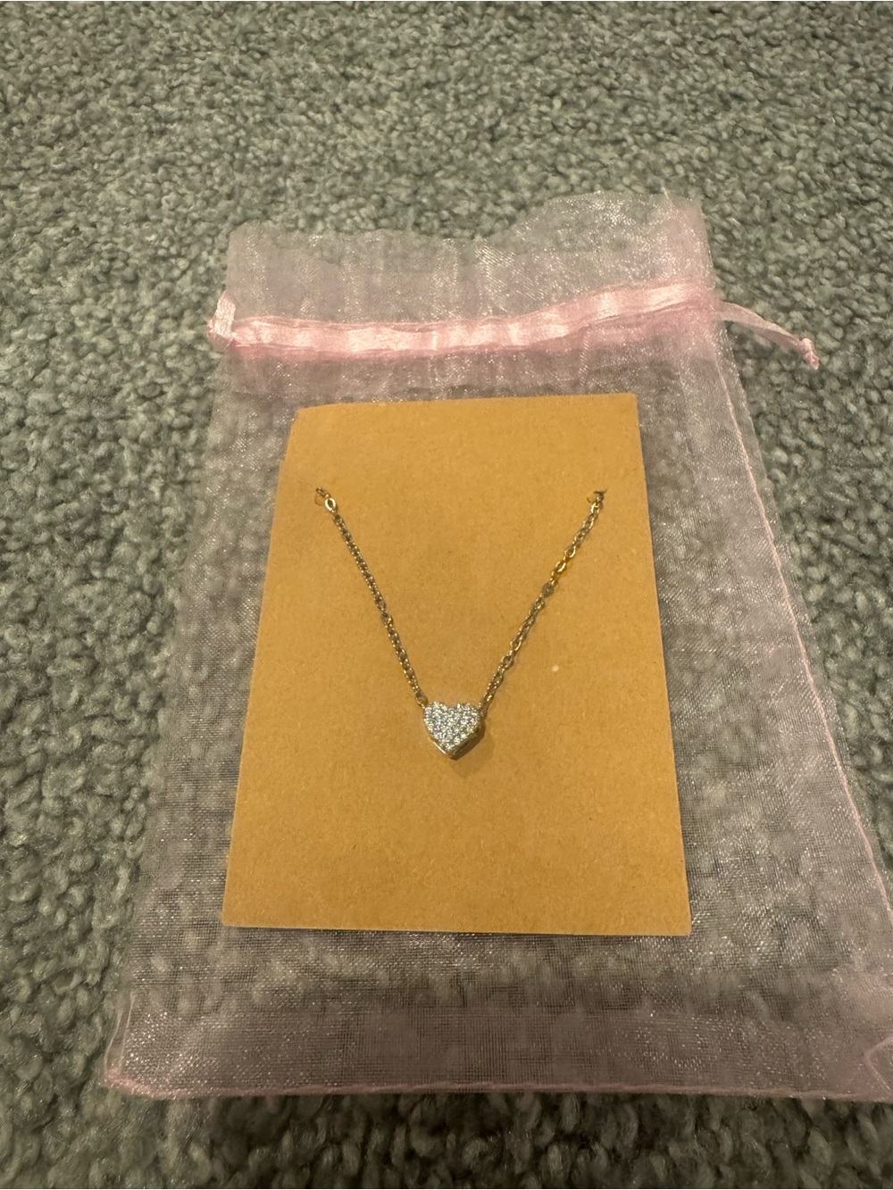 GIVVY Heart Pendant Necklace in Silver with Pavé Stones